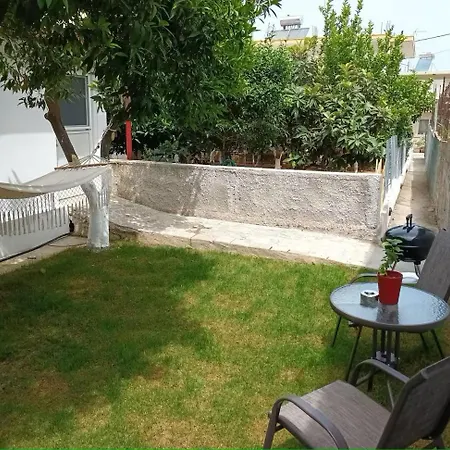 Holiday home The Garden House In Paradisi